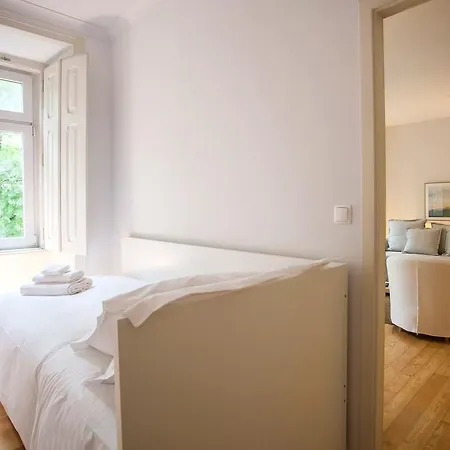 Apartment Elegance & Charm By Lovelystay