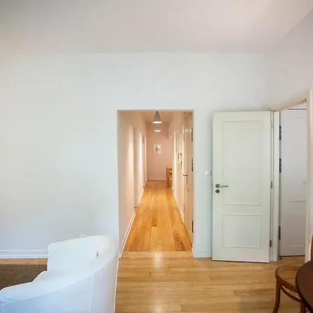 Elegance & Charm By Lovelystay